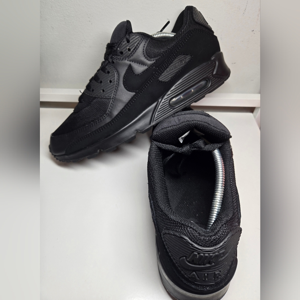 NIKE AIR MAX 90 LIFESTYLES SNEAKERS MEN'S SZ 11 NIB CN8490 003 TRIPLE BLACK